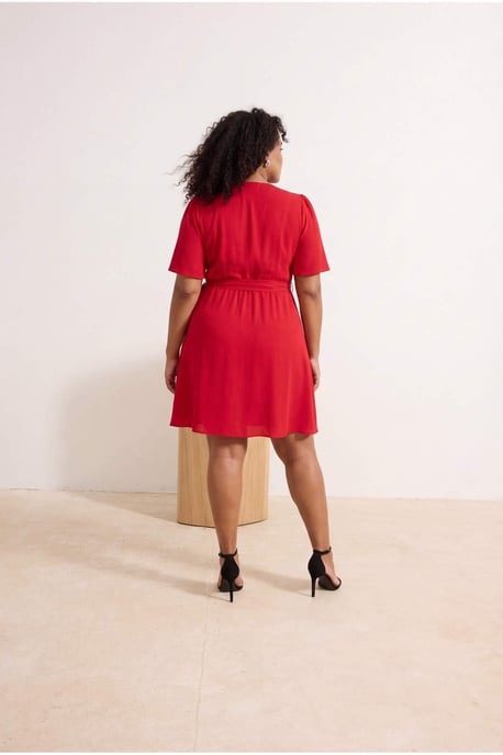 Trendyol Curve Dam Röd Enfärgad Kort / Mini Kort Casual Dubbelknäppt Plus size Klänning - Image 2