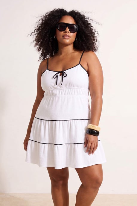Trendyol Curve Dam Vit Enfärgad Kort / Mini Ärmlös A-linje Plus size Klänning - Image 6