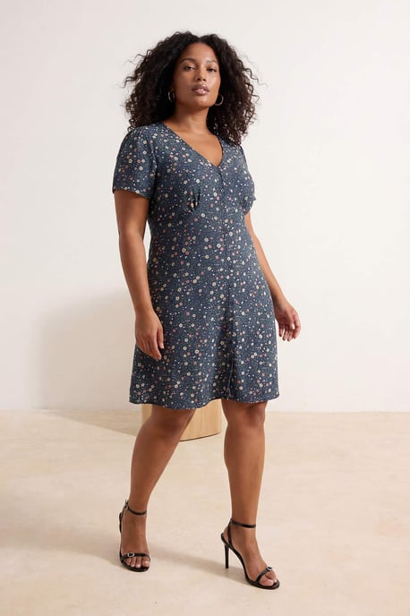Trendyol Curve Dam Mörkblå Blommig Kort / Mini Kort Casual Skater Plus size Klänning - Image 2