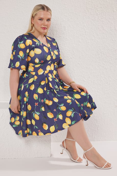 Trendyol Curve Dam Mörkblå Blommig Kort / Mini Kort Casual Skater Plus size Klänning - Image 2