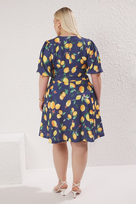 Trendyol Curve Dam Mörkblå Blommig Kort / Mini Kort Casual Skater Plus size Klänning - Image 4