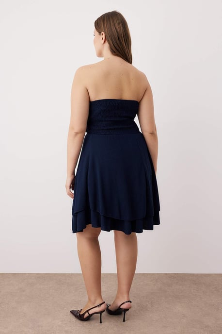 Trendyol Curve Dam Mörkblå Enfärgad Kort / Mini Ärmlös Casual Skater Plus size Klänning - Image 3