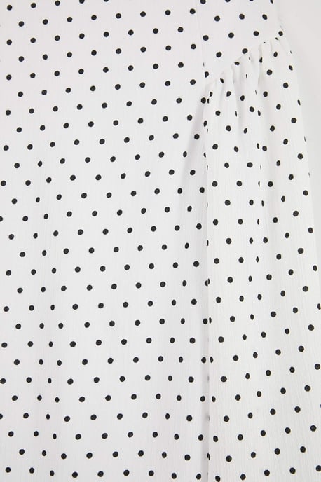 Trendyol Curve Dam Vit Prickig Kort / Mini Ärmlös Casual A-linje Plus size Klänning - Image 4