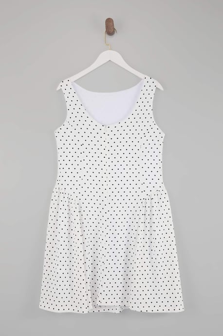Trendyol Curve Dam Vit Prickig Kort / Mini Ärmlös Casual A-linje Plus size Klänning - Image 5