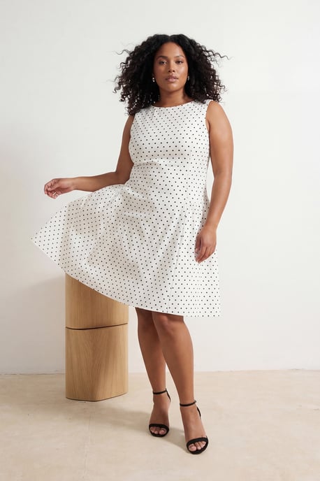 Trendyol Curve Dam Vit Prickig Kort / Mini Ärmlös Casual A-linje Plus size Klänning - Image 6