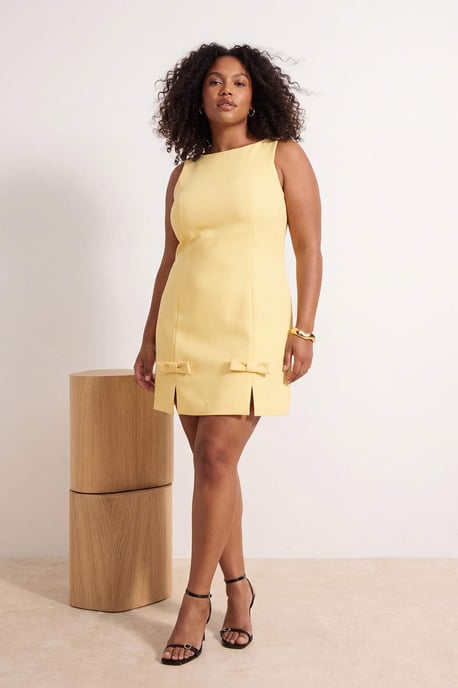 Trendyol Curve Dam Gul Enfärgad Kort / Mini Ärmlös Elegant/Kväll A-linje Plus size Klänning - Image 2