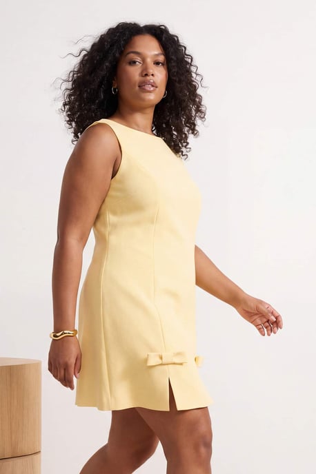 Trendyol Curve Dam Gul Enfärgad Kort / Mini Ärmlös Elegant/Kväll A-linje Plus size Klänning - Image 4