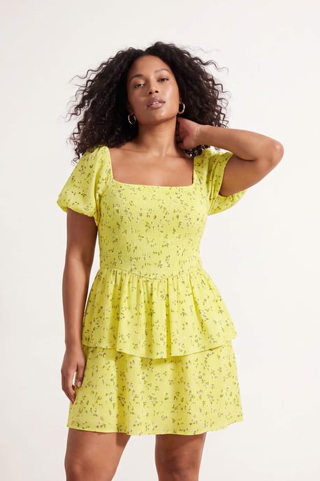 Trendyol Curve Dam Gul Blommig Kort / Mini Kort A-linje Plus size Klänning - Image 6