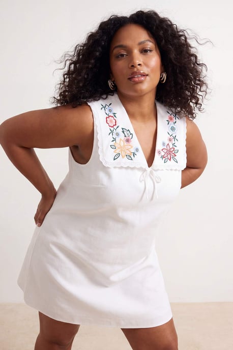 Trendyol Curve Dam Ecru Enfärgad Kort / Mini Ärmlös A-linje Plus size Klänning - Image 3