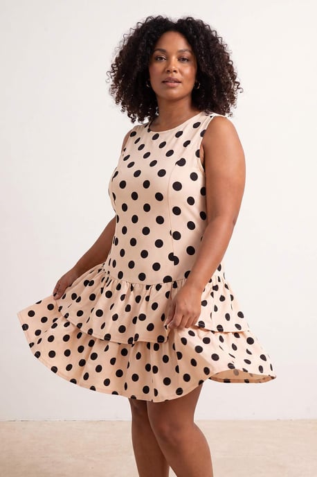 Trendyol Curve Dam Ecru Prickig Kort / Mini Ärmlös Skater Plus size Klänning - Image 6