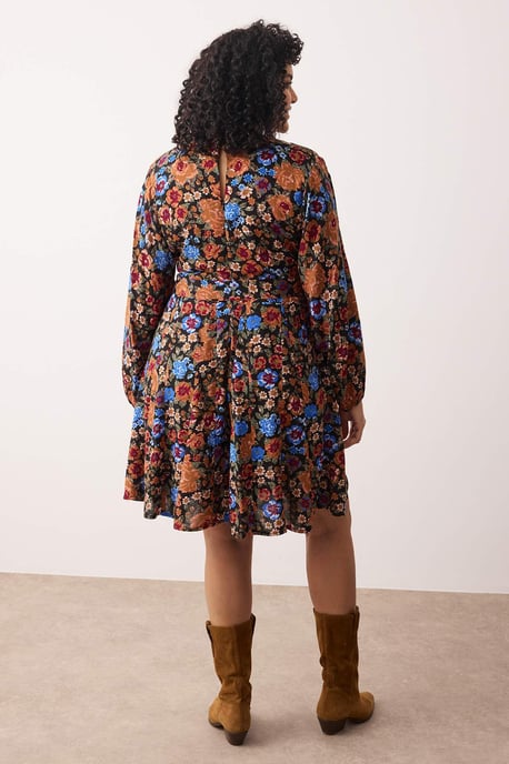 Trendyol Curve Dam Flerfärgad Blommig Kort / Mini Lång Casual Skater Plus size Klänning - Image 3