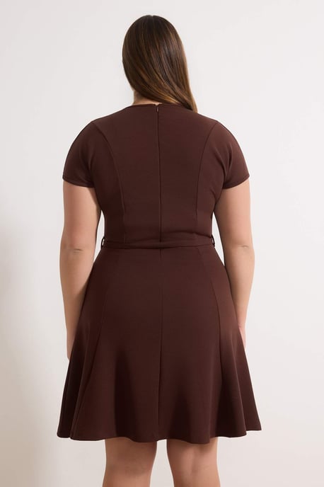 Trendyol Curve Dam Brun Enfärgad Kort / Mini Kort Casual Skater Plus size Klänning - Image 3