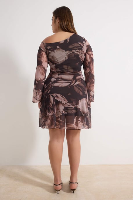 Trendyol Curve Dam Brun Blommig Kort / Mini Lång Casual Skater Plus size Klänning - Image 3