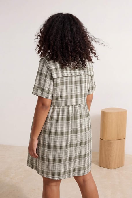 Trendyol Curve Dam Flerfärgad Rutig Kort / Mini Kort Casual Skater Plus size Klänning - Image 2