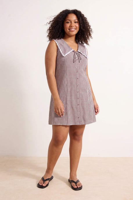 Trendyol Curve Dam Brun Rutig Kort / Mini Ärmlös A-linje Plus size Klänning - Image 6