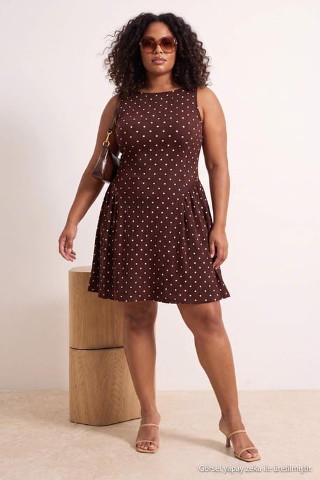 Trendyol Curve Dam Brun Prickig Kort / Mini Ärmlös Casual A-linje Plus size Klänning - Image 1