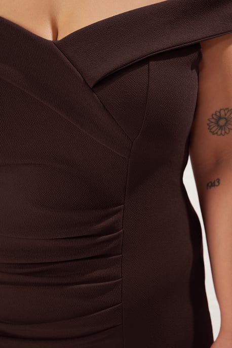 Trendyol Curve Dam Brun Enfärgad Kort / Mini Ärmlös Elegant/Kväll Bodycon Plus size Klänning - Image 5