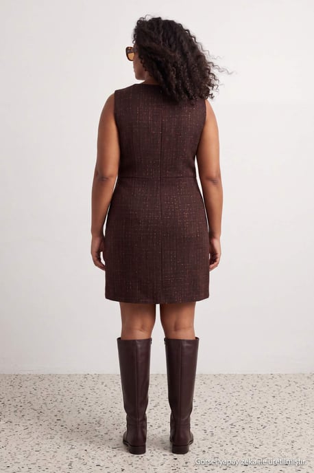 Trendyol Curve Dam Brun Rutig Kort / Mini Ärmlös A-linje Plus size Klänning - Image 3