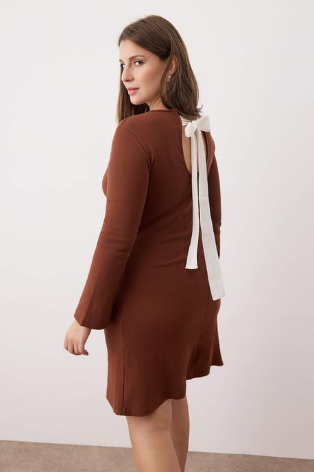 Trendyol Curve Dam Brun Enfärgad Kort / Mini Lång Casual A-linje Plus size Klänning - Image 1