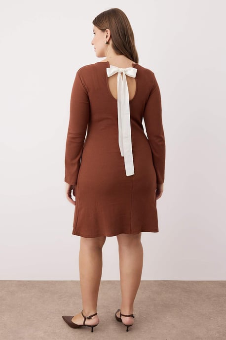 Trendyol Curve Dam Brun Enfärgad Kort / Mini Lång Casual A-linje Plus size Klänning - Image 3