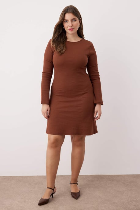 Trendyol Curve Dam Brun Enfärgad Kort / Mini Lång Casual A-linje Plus size Klänning - Image 6