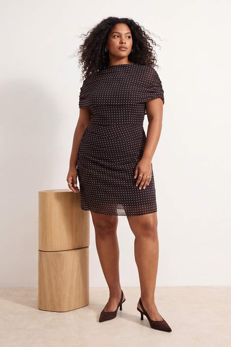 Trendyol Curve Dam Brun Blommig Kort / Mini Ärmlös Casual Bodycon Plus size Klänning - Image 2
