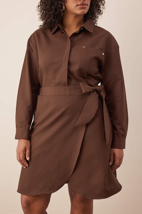 Trendyol Curve Dam Brun Enfärgad Kort / Mini Lång Casual Dubbelknäppt Plus size Klänning - Image 2