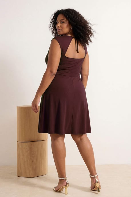 Trendyol Curve Dam Brun Enfärgad Kort / Mini Ärmlös Skater Plus size Klänning - Image 2