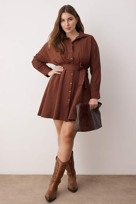 Trendyol Curve Dam Brun Enfärgad Kort / Mini Lång Casual Skjortklänning Plus size Klänning - Image 1