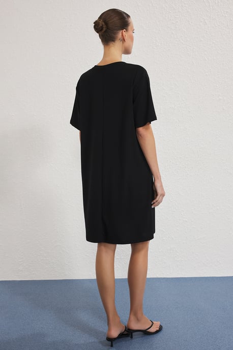 TRENDYOLMİLLA Dames Zwart Effen Kort / Mini Kort Casual Recht Jurken - Image 3