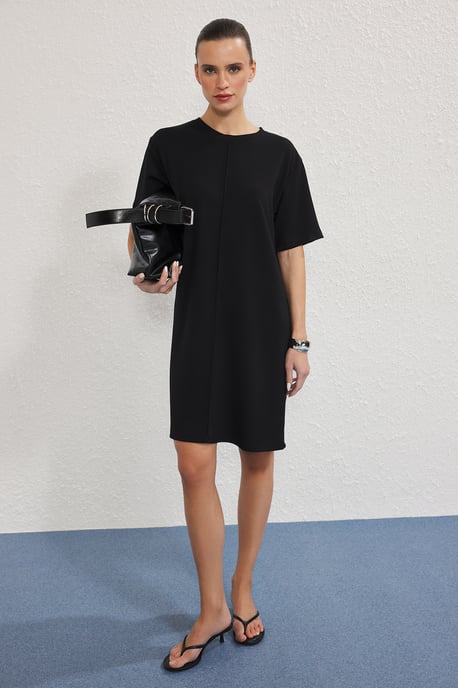TRENDYOLMİLLA Dames Zwart Effen Kort / Mini Kort Casual Recht Jurken - Image 4