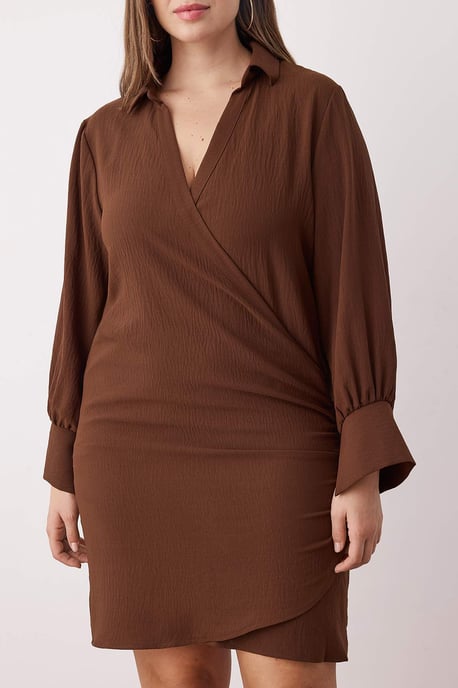 Trendyol Curve Dam Brun Enfärgad Kort / Mini Lång Casual Dubbelknäppt Plus size Klänning - Image 2