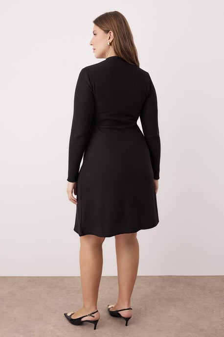 Trendyol Curve Dam Svart Enfärgad Kort / Mini Lång Casual A-linje Plus size Klänning - Image 3