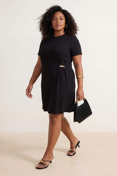Trendyol Curve Dam Svart Enfärgad Kort / Mini Kort Casual Rak Plus size Klänning - Image 1