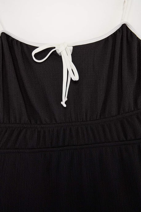 Trendyol Curve Dam Svart Enfärgad Kort / Mini Ärmlös A-linje Plus size Klänning - Image 5