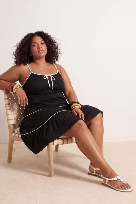 Trendyol Curve Dam Svart Enfärgad Kort / Mini Ärmlös A-linje Plus size Klänning - Image 6