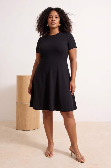 Trendyol Curve Dam Svart Enfärgad Kort / Mini Kort Skater Plus size Klänning - Image 2