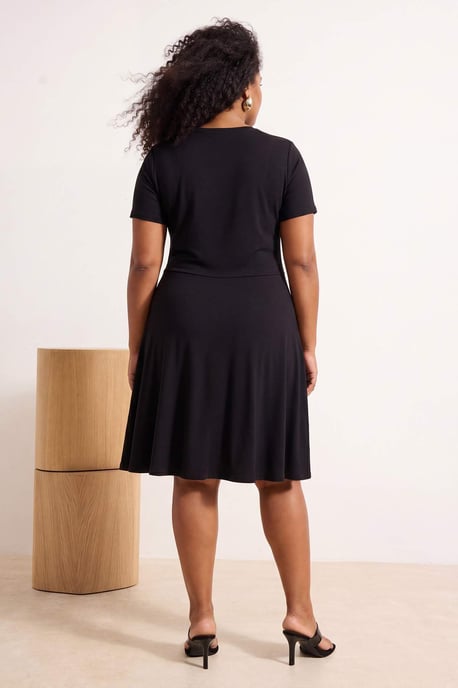 Trendyol Curve Dam Svart Enfärgad Kort / Mini Kort Skater Plus size Klänning - Image 3