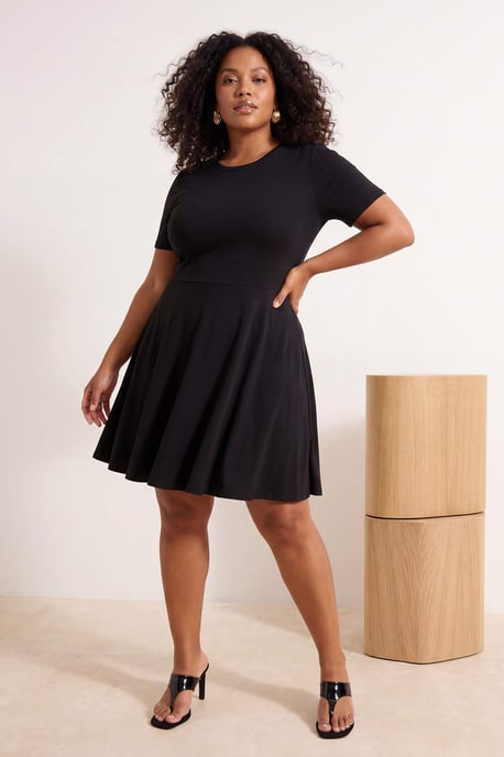 Trendyol Curve Dam Svart Enfärgad Kort / Mini Kort Skater Plus size Klänning - Image 6