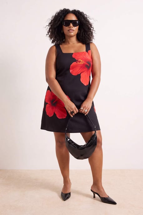 Trendyol Curve Dam Svart Blommig Kort / Mini Ärmlös A-linje Plus size Klänning - Image 2