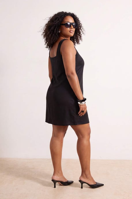 Trendyol Curve Dam Svart Blommig Kort / Mini Ärmlös A-linje Plus size Klänning - Image 3