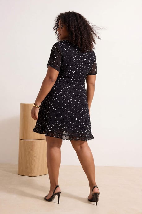 Trendyol Curve Dam Svart Prickig Kort / Mini Kort Casual A-linje Plus size Klänning - Image 3