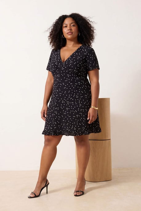 Trendyol Curve Dam Svart Prickig Kort / Mini Kort Casual A-linje Plus size Klänning - Image 6