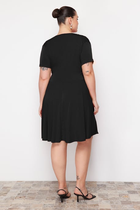 Trendyol Curve Dam Svart Enfärgad Kort / Mini Kort Casual Skater Plus size Klänning - Image 4