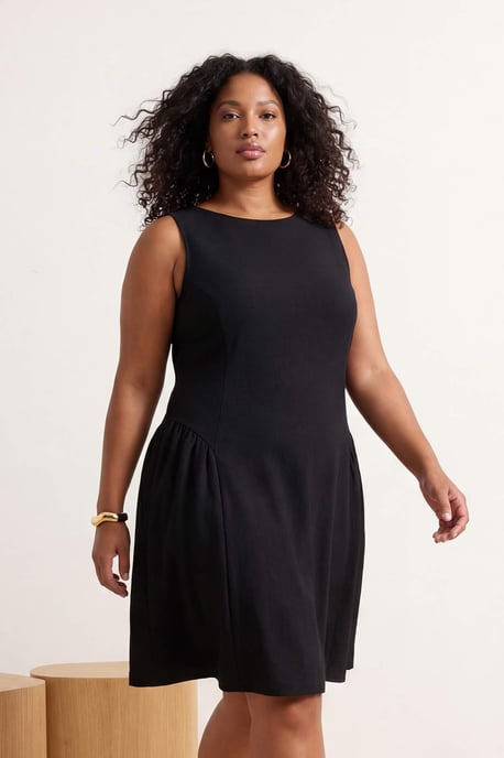 Trendyol Curve Dam Svart Prickig Kort / Mini Ärmlös Casual A-linje Plus size Klänning - Image 1