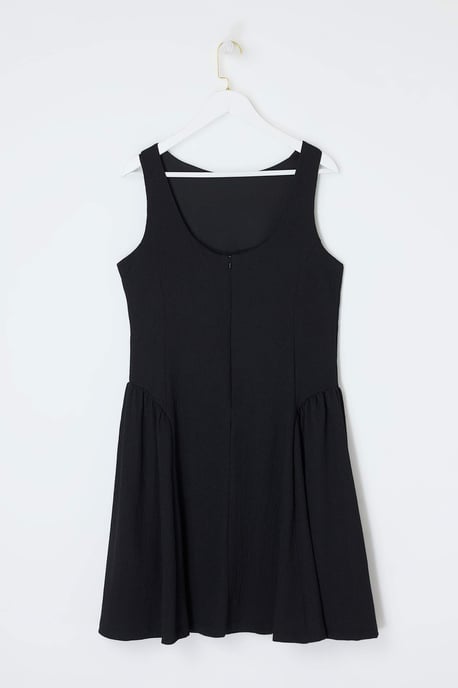 Trendyol Curve Dam Svart Prickig Kort / Mini Ärmlös Casual A-linje Plus size Klänning - Image 4