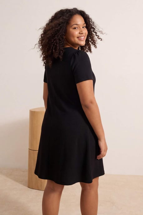 Trendyol Curve Dam Svart Blommig Kort / Mini Kort Casual Skater Plus size Klänning - Image 2