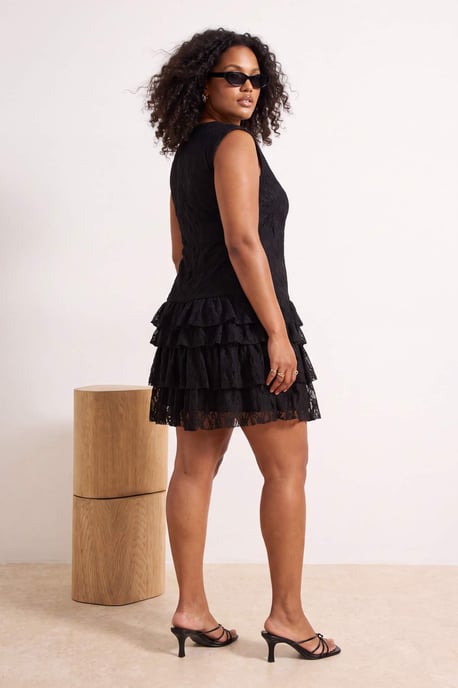 Trendyol Curve Dam Svart Enfärgad Kort / Mini Ärmlös Skater Plus size Klänning - Image 3