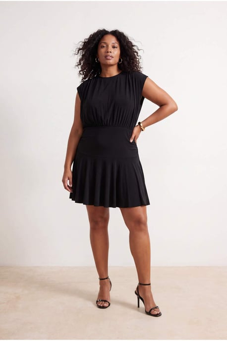 Trendyol Curve Dam Svart Enfärgad Kort / Mini Ärmlös Skater Plus size Klänning - Image 6