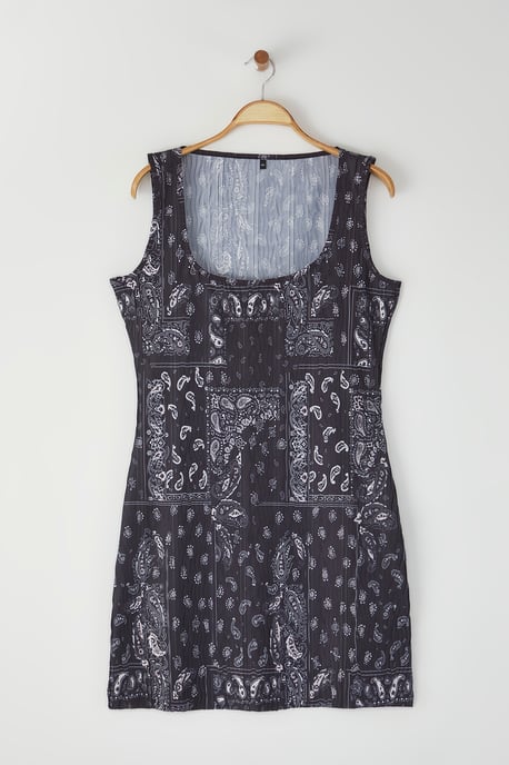 Trendyol Curve Dam Svart Etniskt mönster Kort / Mini Ärmlös Casual Rak Plus size Klänning - Image 5